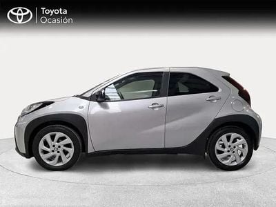 Usado Toyota Aygo X Play 72 CV (52 kW) 2024 Gris / plata SUV