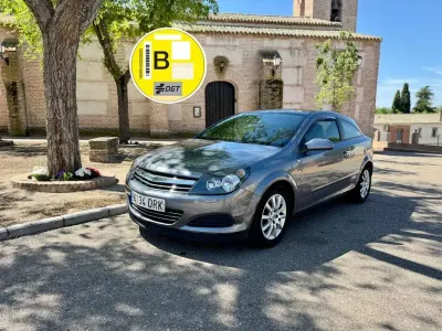 Usado Opel Astra GTC Enjoy 99 CV (72 kW) 2005 Gris Utilitario