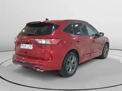 Usado Ford Kuga ST-Line 150 CV (110 kW) 2022 Rojo SUV