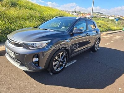 Usado Kia Stonic 120 CV (88 kW) 2020 Gris / plata SUV