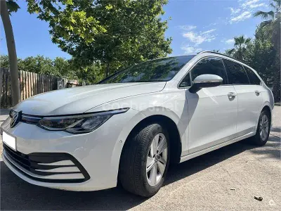 Usado VW Golf VIII Life 110 CV (80 kW) 2021 Blanco Familiar