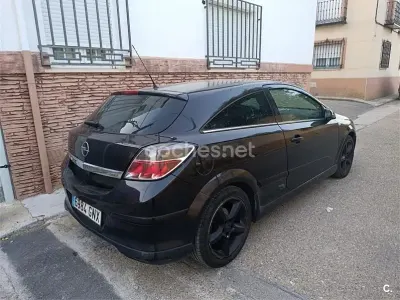 Usado Opel Astra GTC Sport 150 CV (110 kW) 2009 Negro Berlina