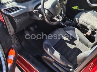 Usado Peugeot 2008 Allure 110 CV (80 kW) 2018 Rojo SUV