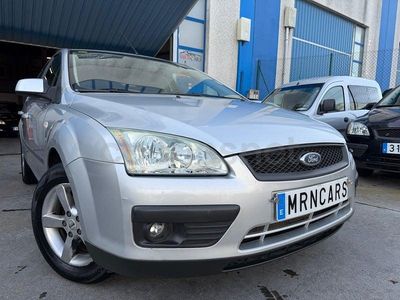 Usado Ford Focus Trend 100 CV (73 kW) 2006 Gris / plata Berlina