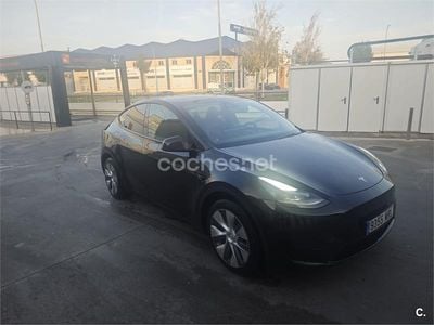 Eléctrico Usado 2024 Tesla Model Y RWD SUV | 30.600 € (Un poco caro)