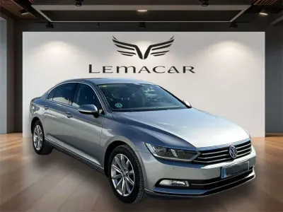 Usado VW Passat Advance 120 CV (88 kW) 2018 Gris Berlina