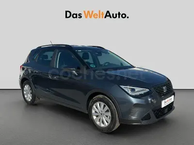 Usado Seat Arona Style 95 CV (69 kW) 2025 Gris / plata SUV