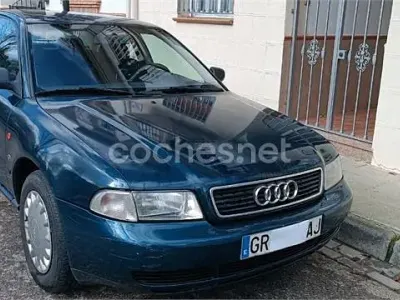 Usado Audi A4 90 CV (66 kW) 1995 Verde Berlina