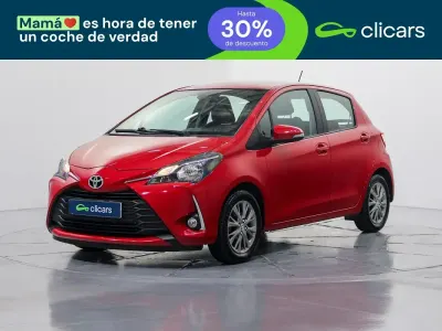 Używany Toyota Yaris Active 111 KM (81 kW) 2019 Czerwony Sedan/Limuzyna
