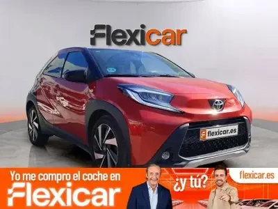 Usado Toyota Aygo 72 CV (52 kW) 2022 Rojo