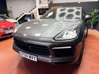 Usado Porsche Cayenne 462 CV (339 kW) 2020 Gris SUV