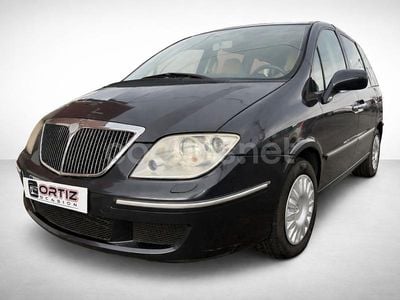 Usado Lancia Phedra 128 CV (94 kW) 2006 Gris / plata Monovolumen