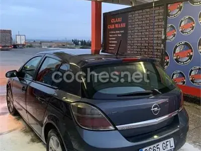Usado Opel Astra Enjoy 90 CV (66 kW) 2008 Negro Berlina