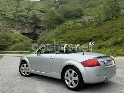Usado Audi TT Roadster 180 CV (132 kW) 2001 Gris / plata Descapotable