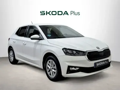 Usado Skoda Fabia Selection 95 CV (69 kW) 2024 Blanco Utilitario