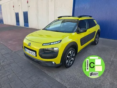 Usado Citroën C4 Cactus Shine 99 CV (72 kW) 2017 Amarillo Utilitario
