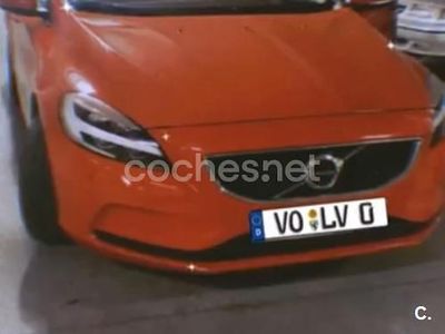 Rojo Usado 2018 Volvo V40 Momentum Berlina | 19.500 € (Un poco caro)