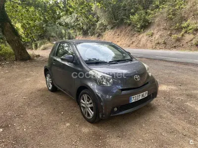 Usado Toyota iQ 99 CV (72 kW) 2009 Gris / plata Utilitario