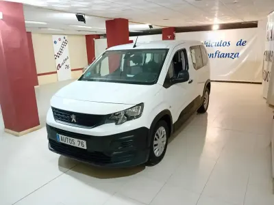 Usado Peugeot Rifter Active 100 CV (73 kW) 2021 Blanco Monovolumen