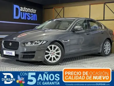 Usado Jaguar XE Pure 182 HP (133 kW) 2016 Cinzento Sedan