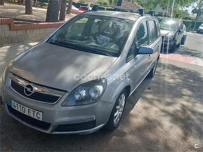 Usado Opel Zafira Essentia 105 HP (77 kW) 2007 Cinzento Monovolume