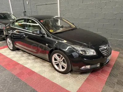Usado Opel Insignia Sport 160 CV (117 kW) 2011 Negro Berlina
