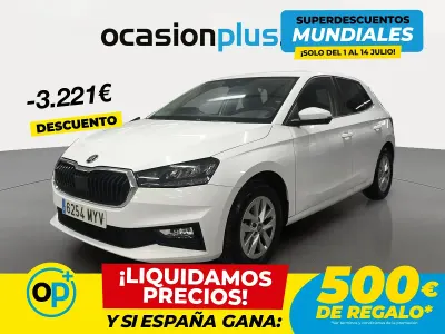 Usado Skoda Fabia Selection 95 CV (69 kW) 2025 Blanco Berlina