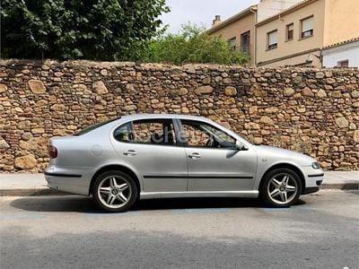 Usado Seat Toledo Stella 110 CV (80 kW) 2000 Gris / plata Berlina