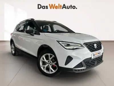 Usado Seat Arona FR 150 CV (110 kW) 2023 Blanco SUV