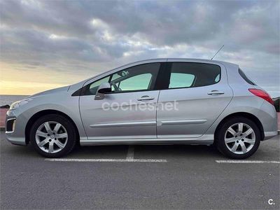 Usado Peugeot 308 Active 120 CV (88 kW) 2013 Gris / plata Berlina