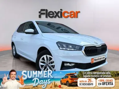 Usado Skoda Fabia Selection 95 CV (69 kW) 2025 Blanco Utilitario