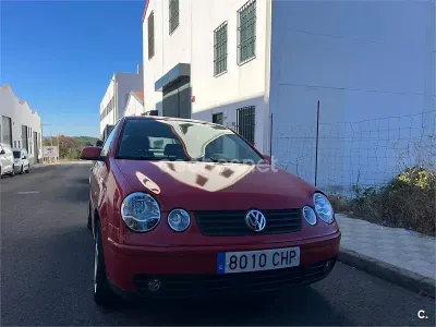 Usado VW Polo Trendline 64 CV (47 kW) 2003 Rojo Berlina