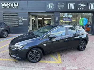 Usado Opel Astra Dynamic 136 CV (100 kW) 2019 Negro Utilitario