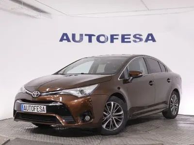 Usado Toyota Avensis Executive 143 CV (105 kW) 2015 Marron Berlina