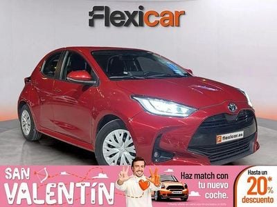 Usado Toyota Yaris Hybrid Active 116 CV (85 kW) 2023 Rojo Berlina