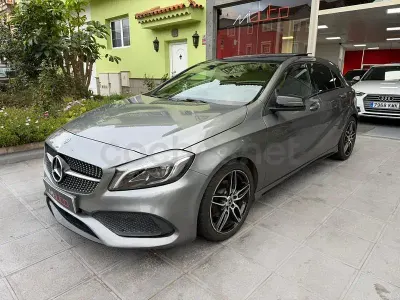 Usado Mercedes A180 AMG line 122 HP (89 kW) 2016 Cinzento Sedan
