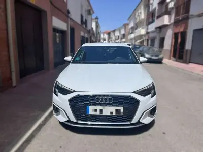 Usado Audi A3 Sportback Advanced 116 CV (85 kW) 2022 Blanco Utilitario