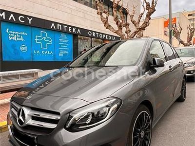 Usado Mercedes B200 136 CV (100 kW) 2018 Gris / plata Monovolumen