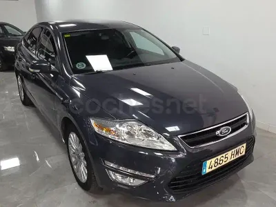 Usado Ford Mondeo Limited 140 CV (102 kW) 2012 Gris / plata Berlina
