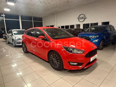 Usado Ford Focus ST-Line 125 CV (91 kW) 2017 Rojo Berlina
