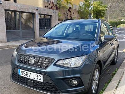 Usado Seat Arona Ecomotive 95 CV (69 kW) 2021 Gris / plata SUV