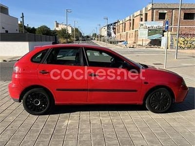 Usado Seat Ibiza 75 CV (55 kW) 2003 Rojo Berlina