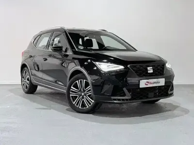 Usado Seat Arona FR 110 CV (80 kW) 2024 Negro SUV