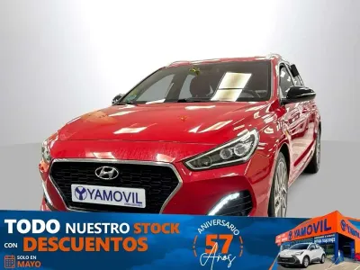 Usado Hyundai i30 Style 140 CV (102 kW) 2018 Rojo Familiar