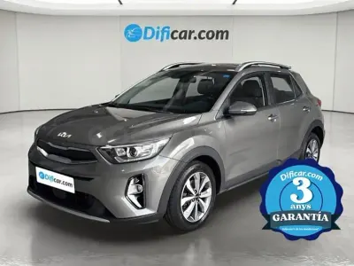 Usado Kia Stonic 120 CV (88 kW) 2023 Gris / plata SUV