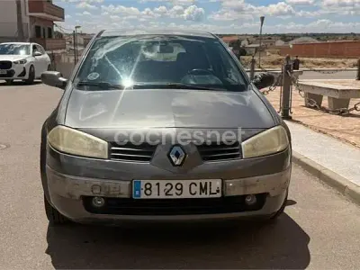 Begagnad Renault Mégane II Dynamique 115 HK (84 kW) 2003 Grå Sedan