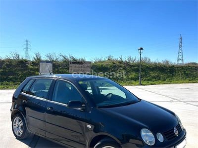 Usado VW Polo Advance 75 CV (55 kW) 2004 Negro Utilitario