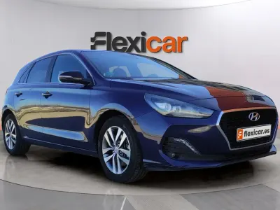 Käytetty Hyundai i30 120 HP (88 kW) 2019 Sininen Viistoperä