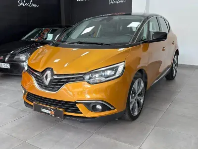 Usado Renault Scénic Edition One 130 CV (95 kW) 2017 Marrón Monovolumen
