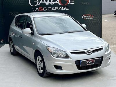 Usado Hyundai i30 Comfort 90 CV (66 kW) 2010 Plateado Utilitario